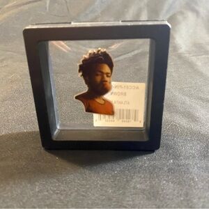 Framed Celebrity Bust Pin - Brown Tones